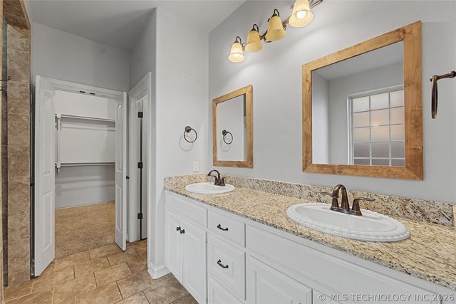 1211 E 135th Street S, Glenpool, OK 74033