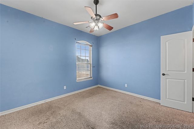 1211 E 135th Street S, Glenpool, OK 74033