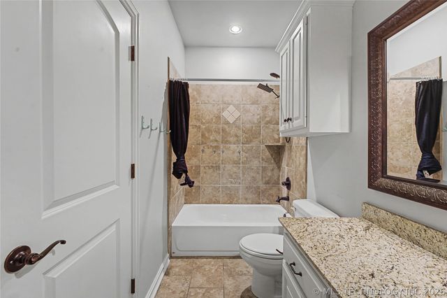 1211 E 135th Street S, Glenpool, OK 74033