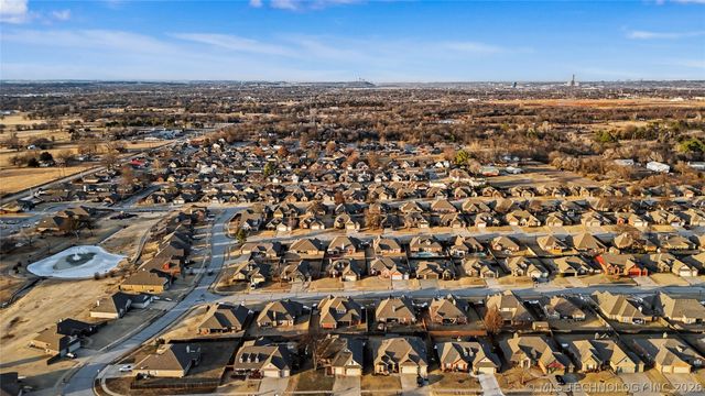 1211 E 135th Street S, Glenpool, OK 74033