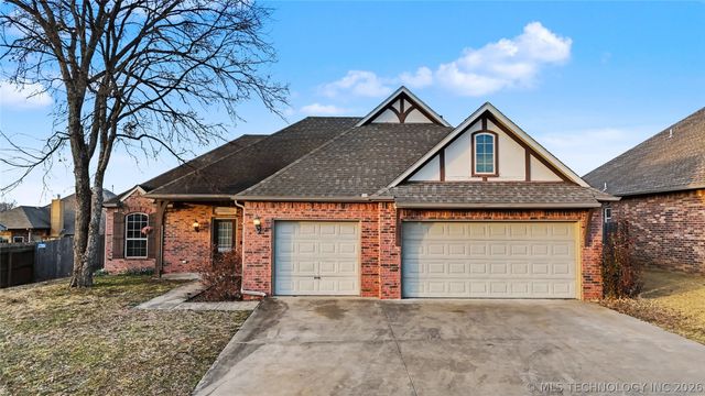 1211 E 135th Street S, Glenpool, OK 74033