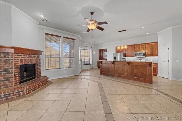 1211 E 135th Street S, Glenpool, OK 74033