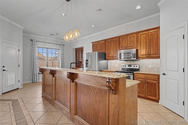 1211 E 135th Street S, Glenpool, OK 74033