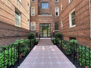 2080 Barnes Avenue 5B, Bronx, NY 10462