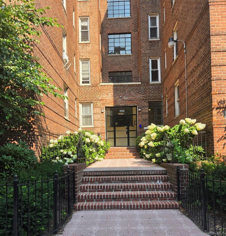 2080 Barnes Avenue 5B, Bronx, NY 10462 — exterior