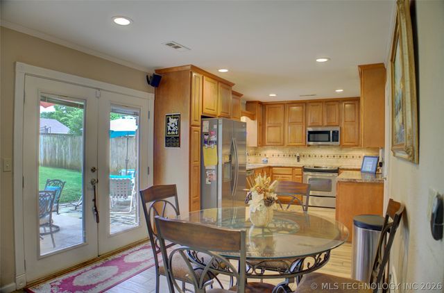 8011 S Date Place, Broken Arrow, OK 74011