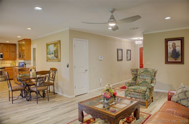 8011 S Date Place, Broken Arrow, OK 74011
