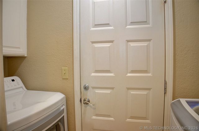 8011 S Date Place, Broken Arrow, OK 74011