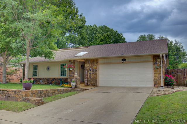 8011 S Date Place, Broken Arrow, OK 74011