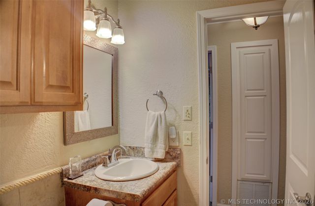 8011 S Date Place, Broken Arrow, OK 74011