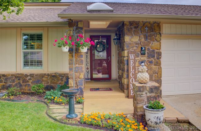 8011 S Date Place, Broken Arrow, OK 74011