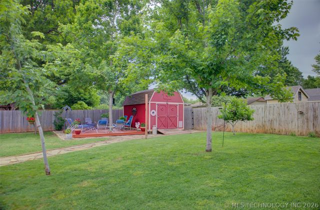 8011 S Date Place, Broken Arrow, OK 74011