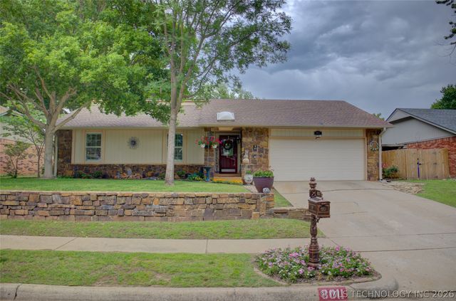 8011 S Date Place, Broken Arrow, OK 74011
