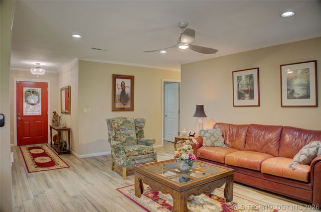8011 S Date Place, Broken Arrow, OK 74011