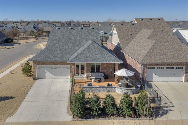 1800 Plaza District Drive, Edmond, OK 73034