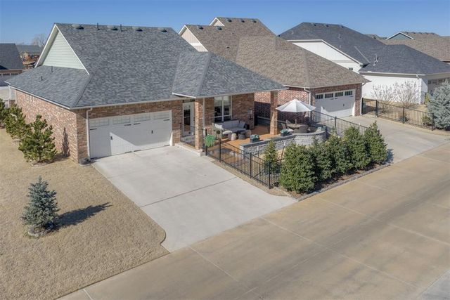 1800 Plaza District Drive, Edmond, OK 73034