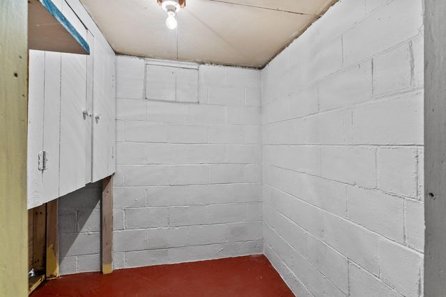 725 Martin Road, Waterloo, IA 50701