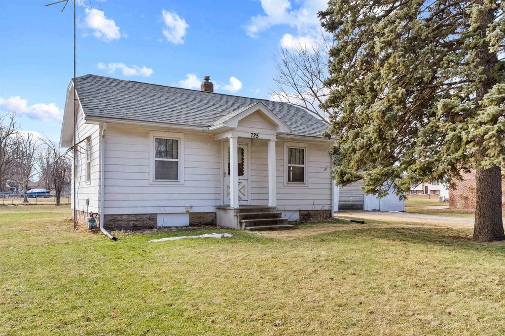 725 Martin Road, Waterloo, IA 50701