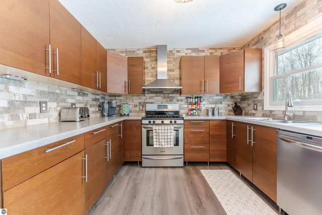 1236 Valley Drive, Traverse City, MI 49685