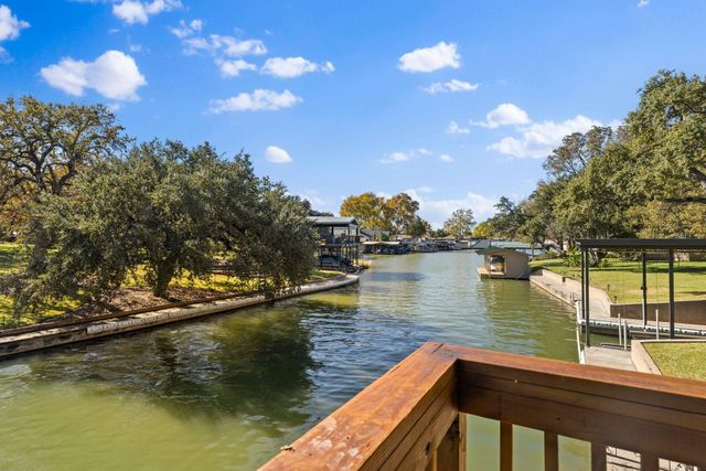 306 Bluebird CIR, Marble Falls, TX 78654