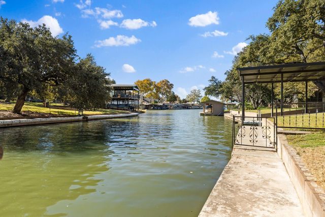306 Bluebird CIR, Marble Falls, TX 78654