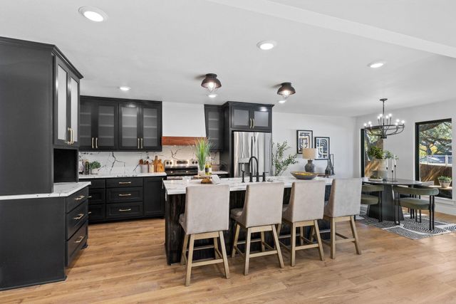 306 Bluebird CIR, Marble Falls, TX 78654