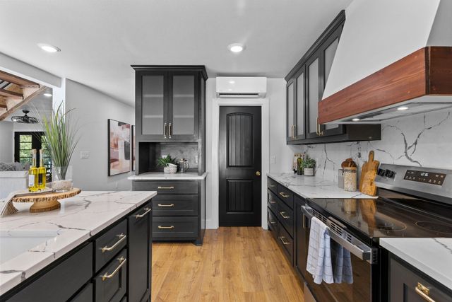 306 Bluebird CIR, Marble Falls, TX 78654