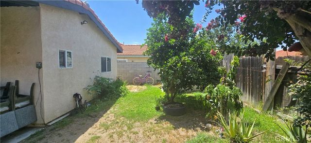 1961 Overland, Colton, CA 92324