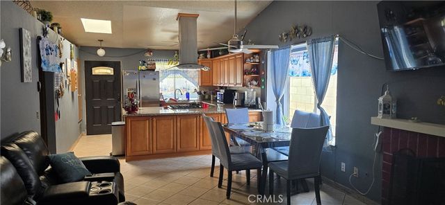 1961 Overland, Colton, CA 92324