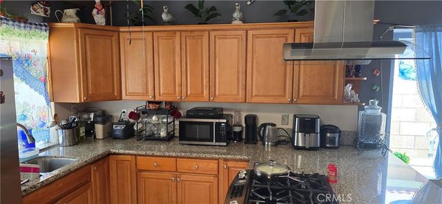 1961 Overland, Colton, CA 92324