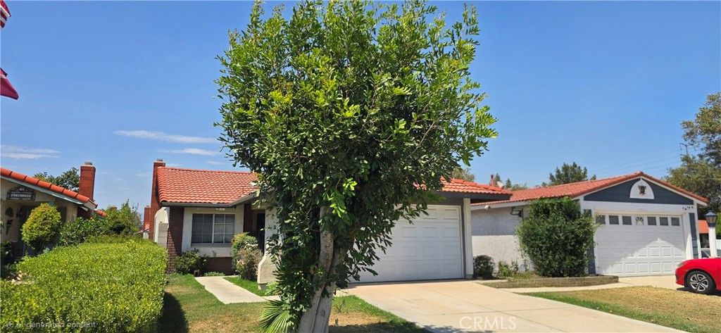 1961 Overland, Colton, CA 92324