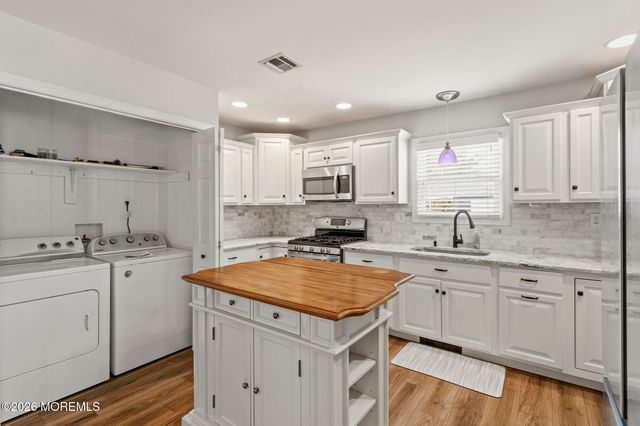 18 Innsbruck Drive, Toms River, NJ 08757