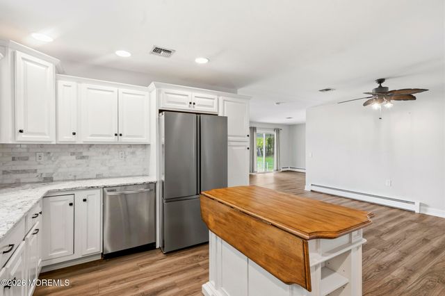 18 Innsbruck Drive, Toms River, NJ 08757