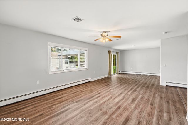 18 Innsbruck Drive, Toms River, NJ 08757