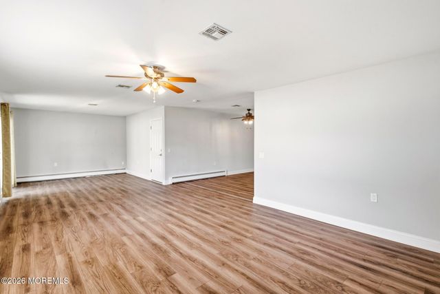 18 Innsbruck Drive, Toms River, NJ 08757