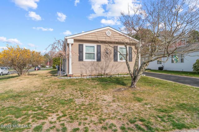 18 Innsbruck Drive, Toms River, NJ 08757