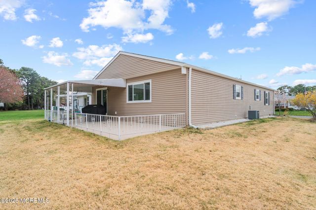 18 Innsbruck Drive, Toms River, NJ 08757