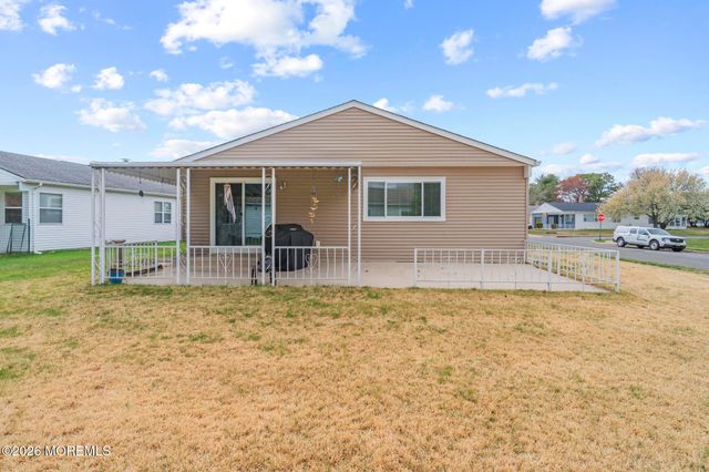 18 Innsbruck Drive, Toms River, NJ 08757