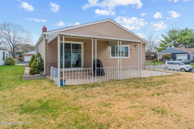 18 Innsbruck Drive, Toms River, NJ 08757