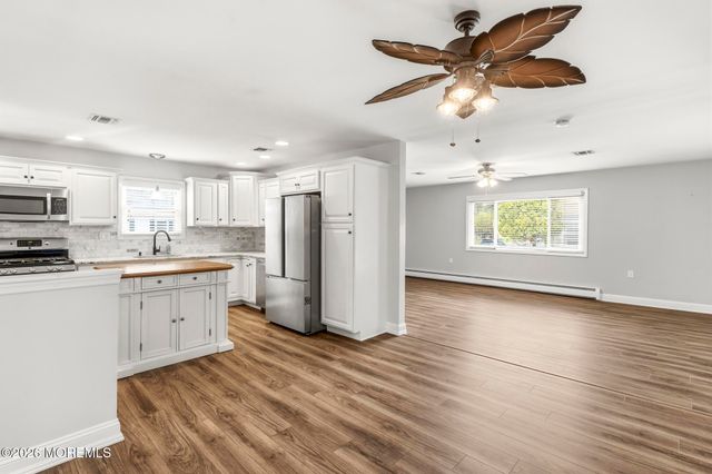 18 Innsbruck Drive, Toms River, NJ 08757