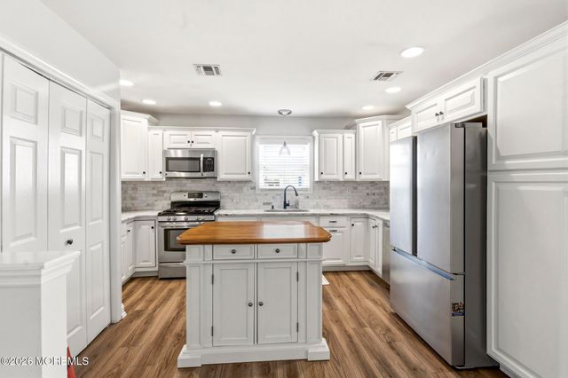 18 Innsbruck Drive, Toms River, NJ 08757