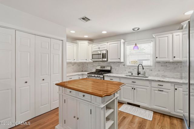 18 Innsbruck Drive, Toms River, NJ 08757