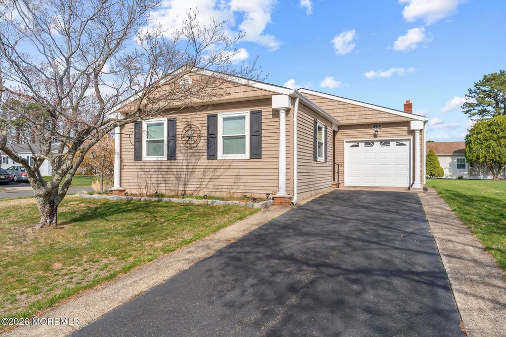 18 Innsbruck Drive, Toms River, NJ 08757