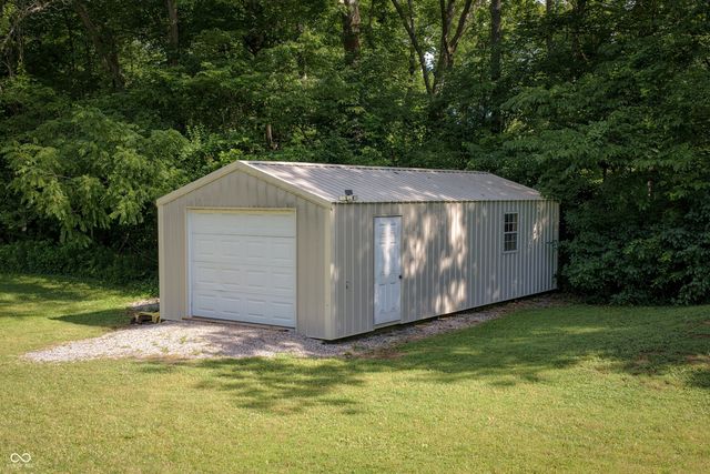 4200 N County Road 1000 E, Hope, IN 47246