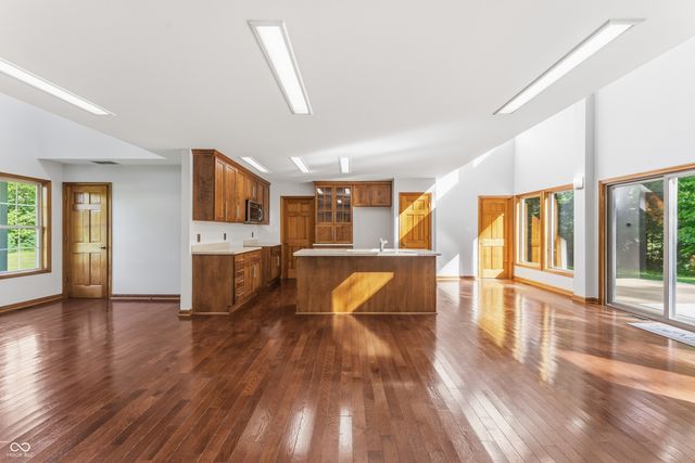 4200 N County Road 1000 E, Hope, IN 47246