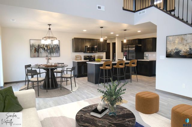 7226 E Waters Edge Pl Place, Sioux Falls, SD 57110