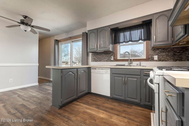 8411 Seaforth Dr, Louisville, KY 40258