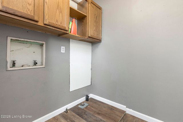 8411 Seaforth Dr, Louisville, KY 40258