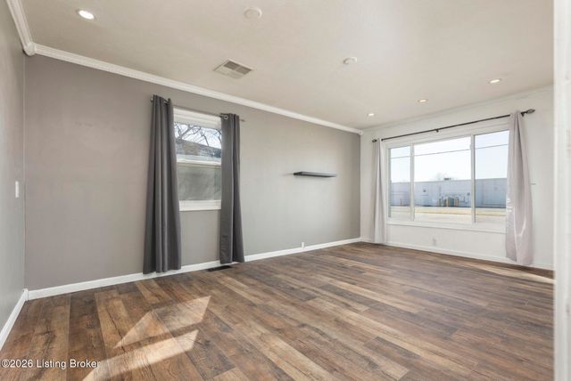 8411 Seaforth Dr, Louisville, KY 40258