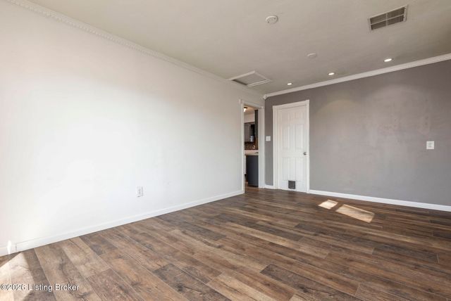 8411 Seaforth Dr, Louisville, KY 40258